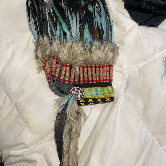 Handmade “real” Indian headdress great for costume or pow wow - Picture 9 of 10